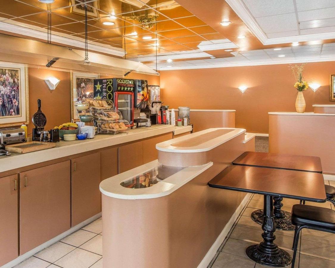 Econo Lodge Douglas Buitenkant foto